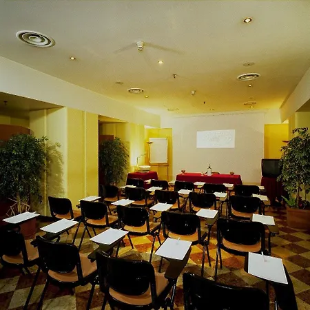 蕾佳娜酒店 酒店 4*
